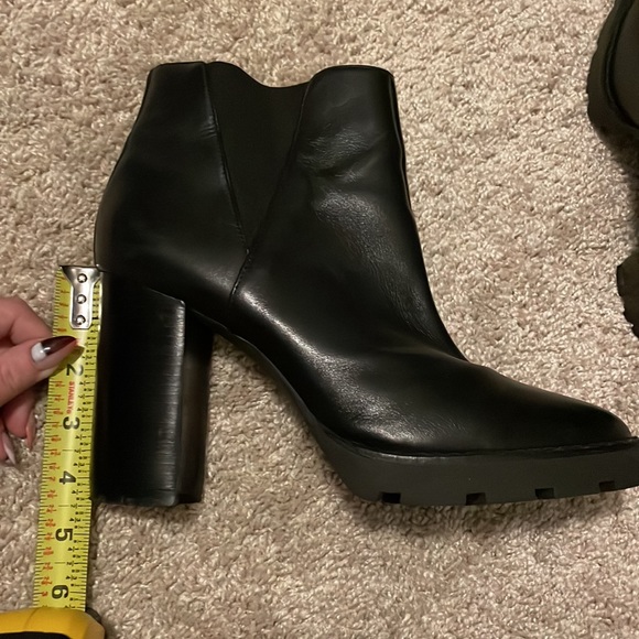 Saks Fifth Avenue Lug Sole Black Leather Ankle Boot Sz 10 - Picture 9 of 14